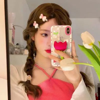 穿粉红色裤子的男孩